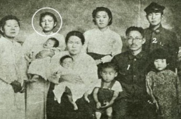 남자현 지사, 1897년 무렵 갓 태어난 아들을 안고 시댁식구들과 찍은 사진
