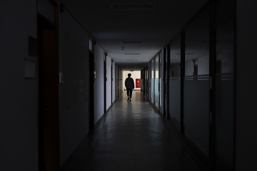 [출처=연합뉴스/ 불 꺼진 강의실, 어두운 복도]