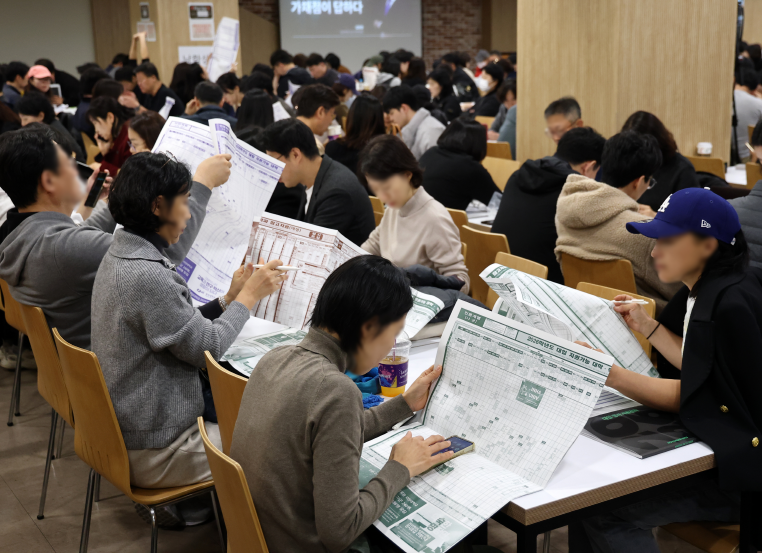 [출처=연합뉴스/ 수능 가채점 설명회]